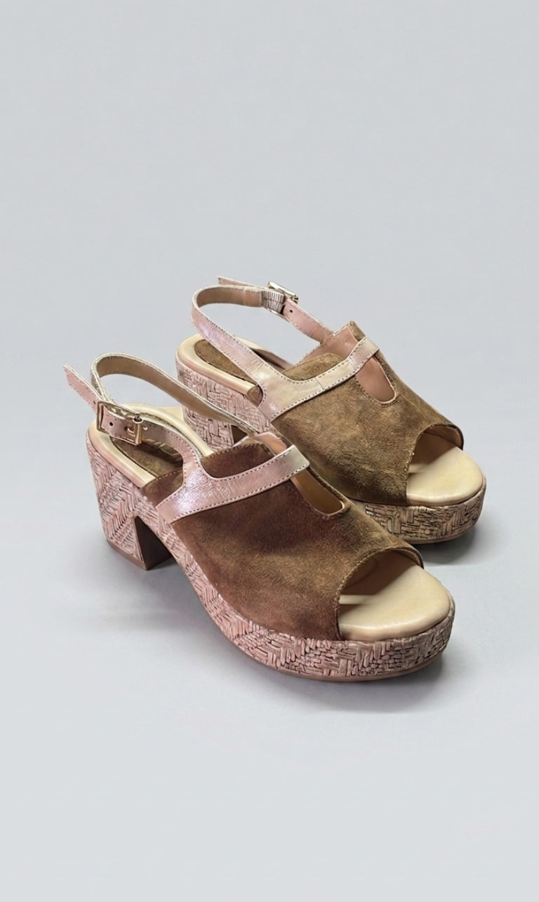 SANDALES COMPENSÉES EN CUIR – TABAC
