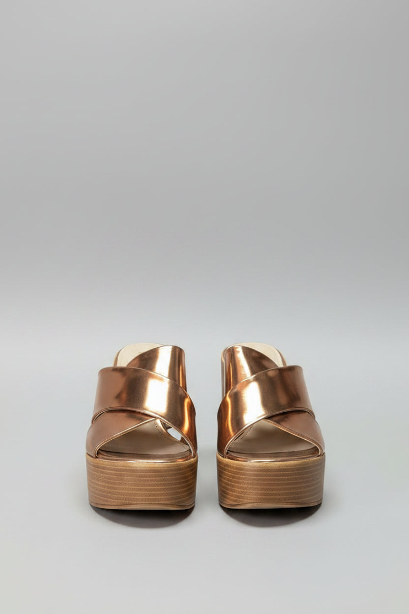 SANDALES COMPENSÉES EN CUIR – BRONZE