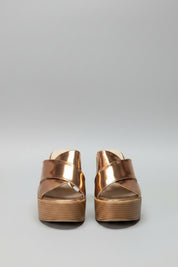 SANDALES COMPENSÉES EN CUIR – BRONZE