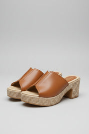 SANDALES COMPENSÉES EN CUIR – TABAC