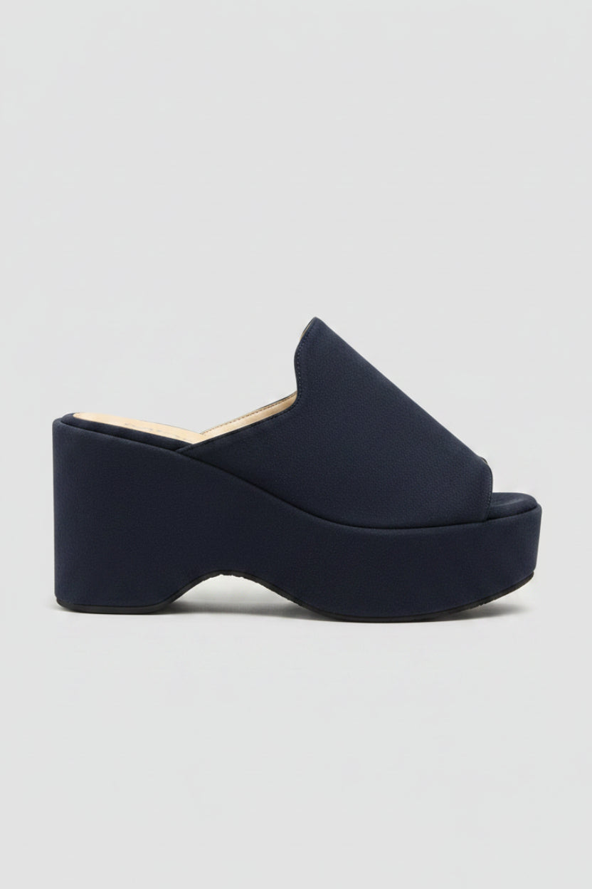 TEXTURED LEATHER WEDGE MULES – SILVER