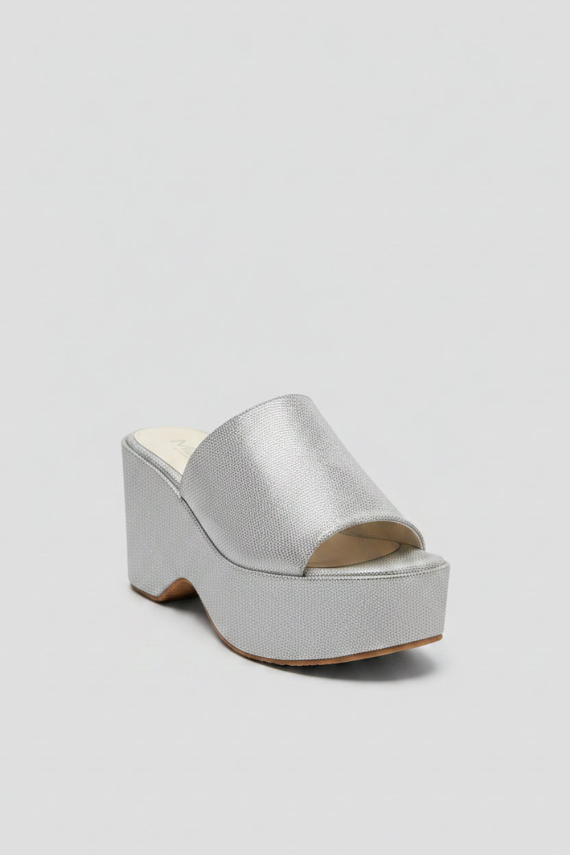 TEXTURED LEATHER WEDGE MULES – SILVER